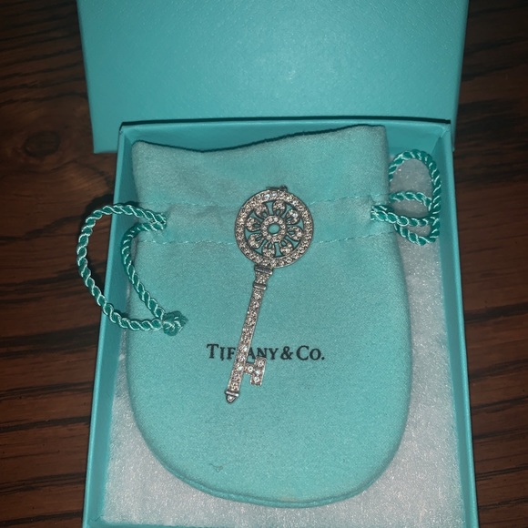 Tiffany & Co LARGE Diamond Platinum Petals Key Pendant Necklace EUC - Picture 8 of 16